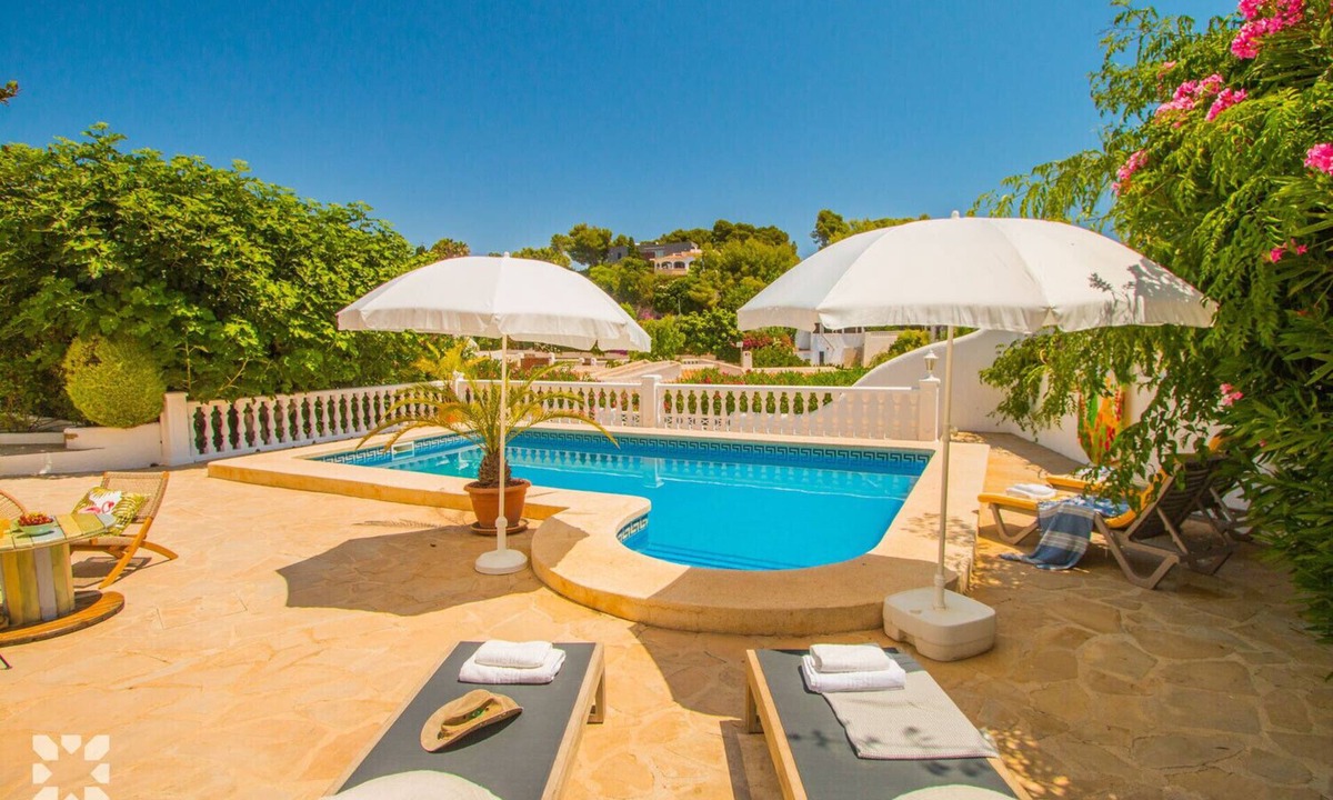 Urbanitzacio la Fustera Villa | Villa PURA VIDA by Abahana Villas