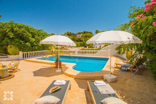 Urbanitzacio la Fustera Villa | Villa Pura Vida by Abahana Villas
