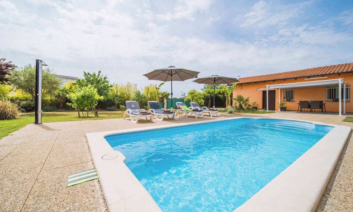 Musalez Villa | Villa quiet area with pool