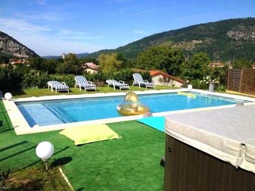 Foix Villa | Villa raffinée à Foix – Piscine et Jacuzzi