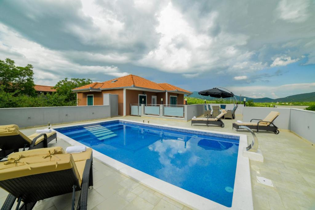 Neoric Villa | VILLA REBECCA, Muć - Split