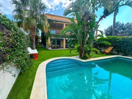 Vallpineda House | Villa Rocamar by Hello Homes Sitges