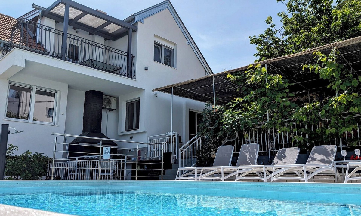 Mastrinka Apartment | Villa Rosa Apartment 1 auf Čiovo mit Pool 120m zum Meer