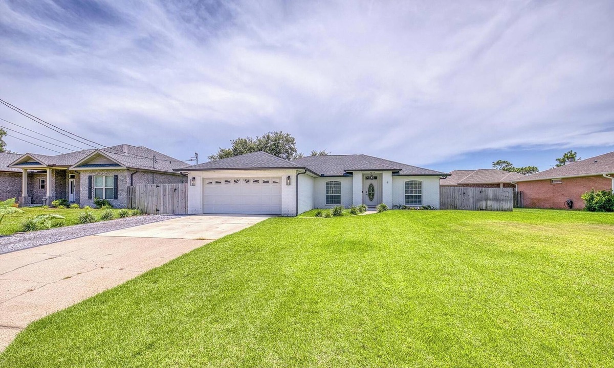 Gulf Breeze House | Villa Rosa: Modern Oasis Retreat