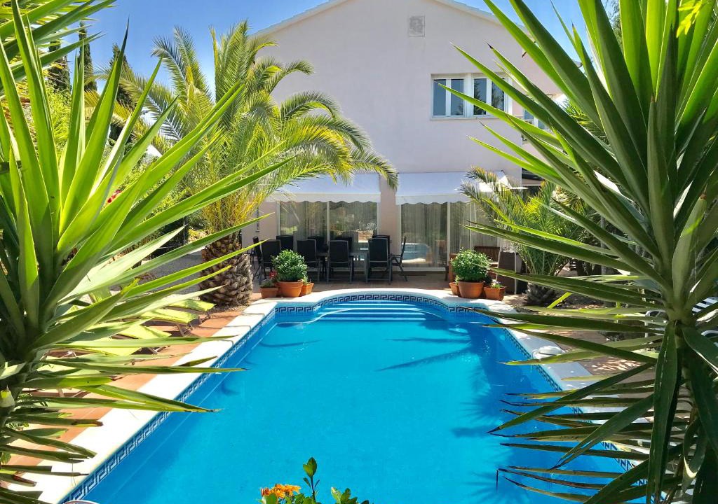 Can Trabal House | Villa Rosa Sitges