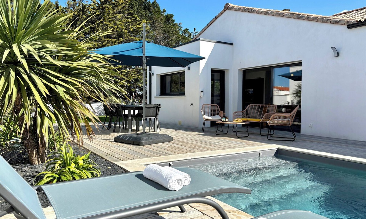Bretignolles-sur-Mer Villa | Villa Rosemonde: Pool, Pétanque, Walk to Beach, Sleeps 8 in Brétignolles
