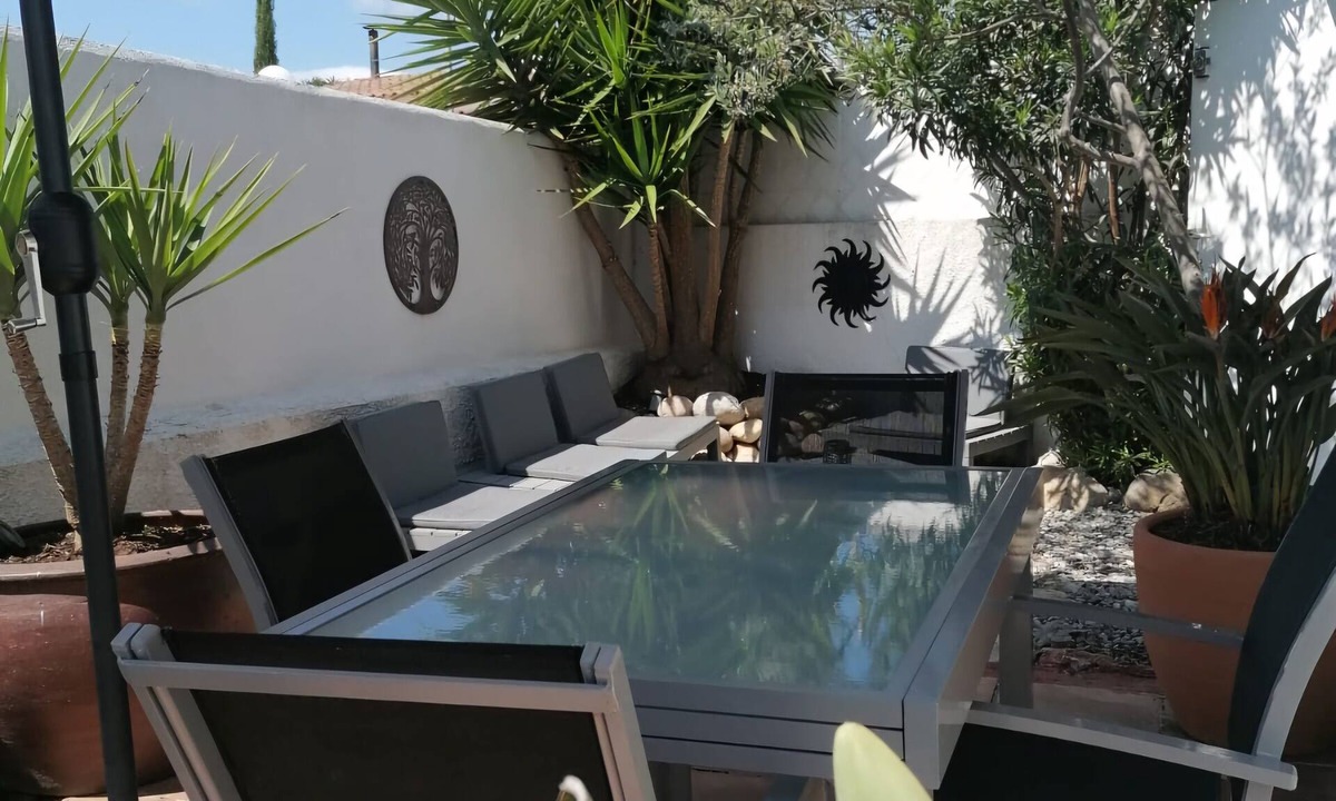 Roses Villa | Villa Roses near downtown and quiet beaches