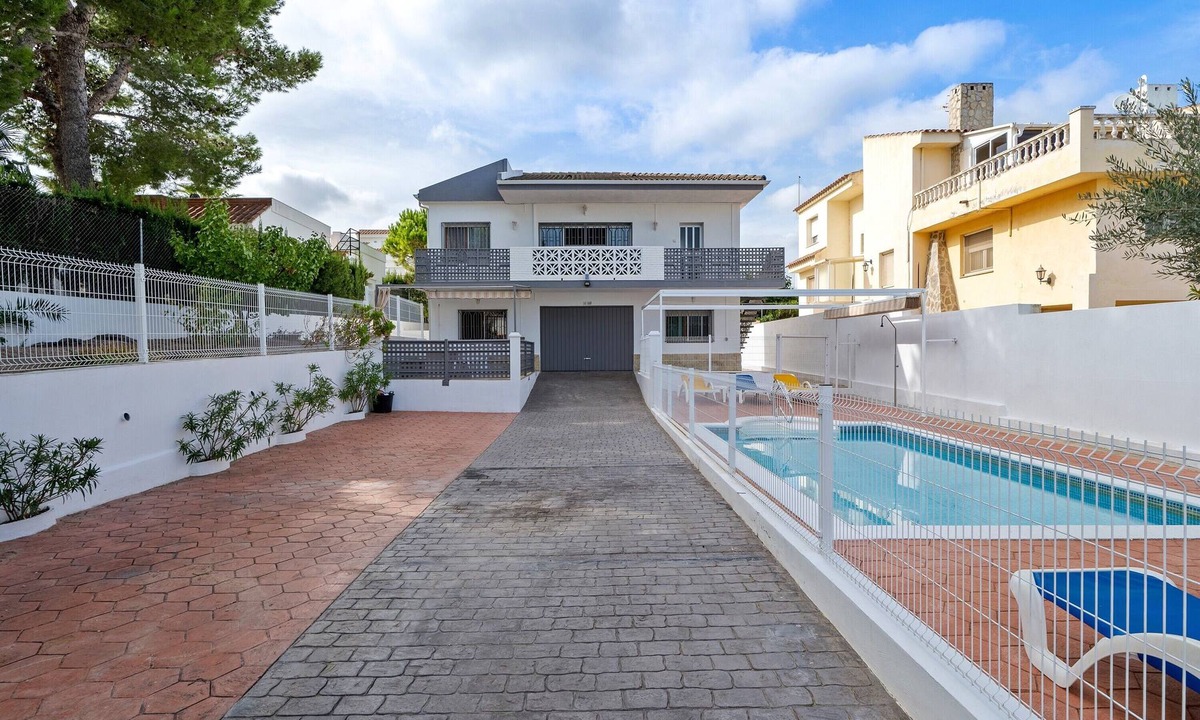 L'Ampolla Villa | "Villa rosita" 200 m to the Sea