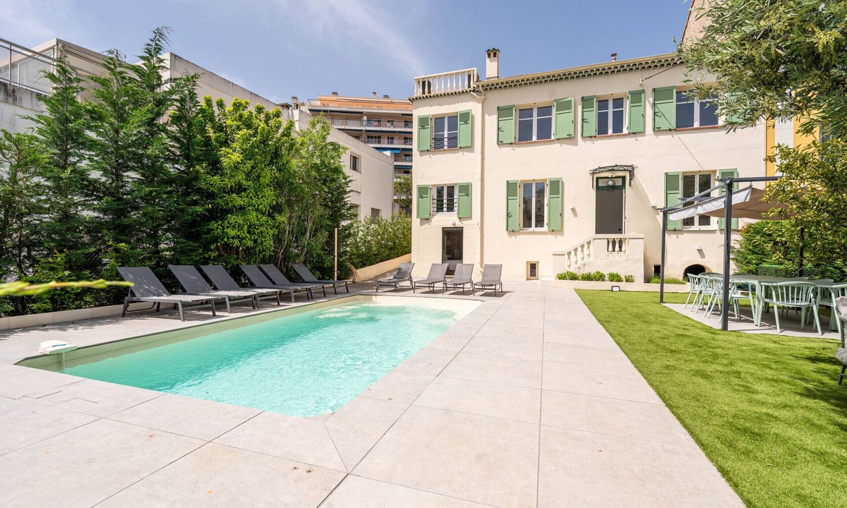 Prado - Republique Villa | Villa Rosoliel