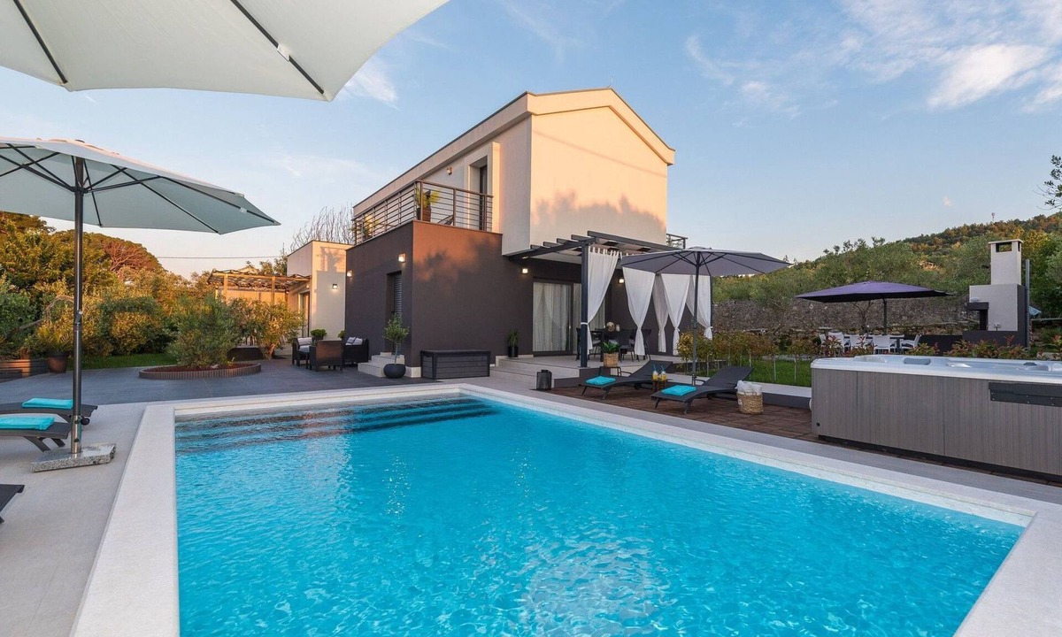 Zdrelac House | Villa Rossa by Interhome