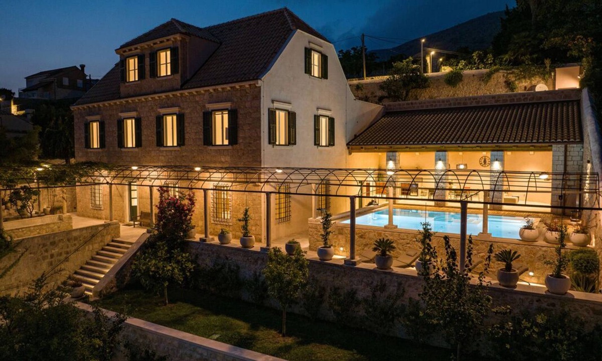 Gornji Kono Villa | Villa Rossetta with Pool and Large Garden in Downtown Dubrovnik/6+1 bdrms/14 ppl