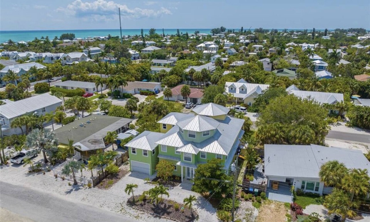 Anna Maria Villa | Villa Rozafan Cozy,spacious,walking distance from downtown white sandy beach.