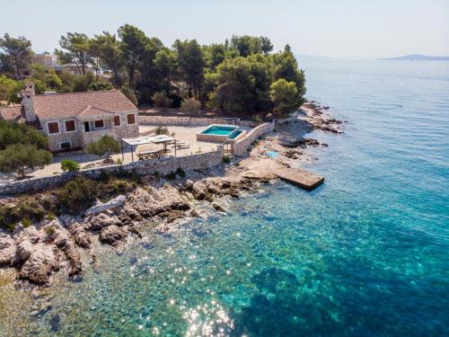 Okrug Gornji Villa | Villa Rudini with heated pool