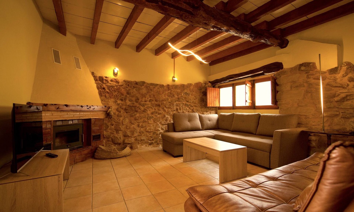 La Cuevarruz Villa | "Villa Rural Crocolilla" with Private Terraces, Private Pool & Wi-Fi
