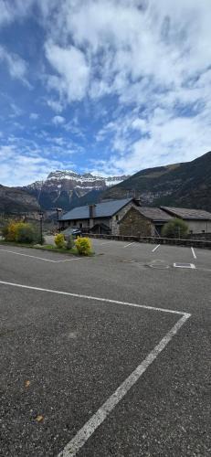 Torla-Ordesa Hotel | Villa Russell Hotel&Apartments