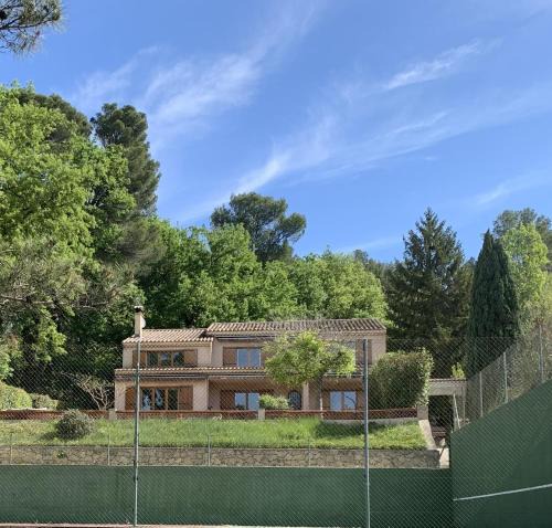 Loriol-du-Comtat Villa | Villa Sainte BARBE
