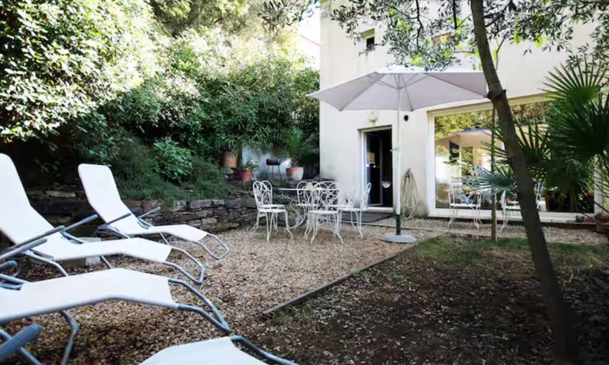 Hyeres City Centre Villa | Villa Sainte-Claire house with studio