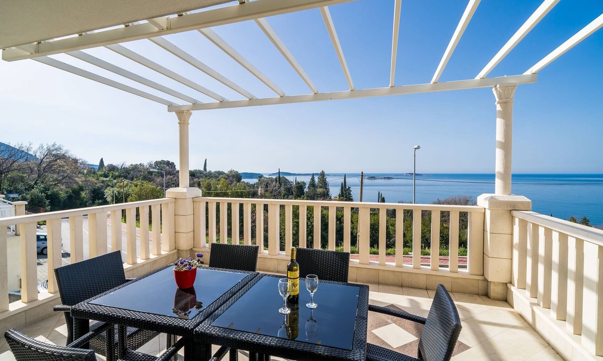 Plat Apartment | Villa Samba - Two-Bedroom Apartment with Terrace and Sea View