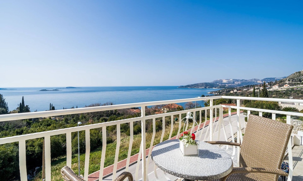 Plat Apartment | Villa Samba - Two Bedroom Apartment with Balcony and Sea View