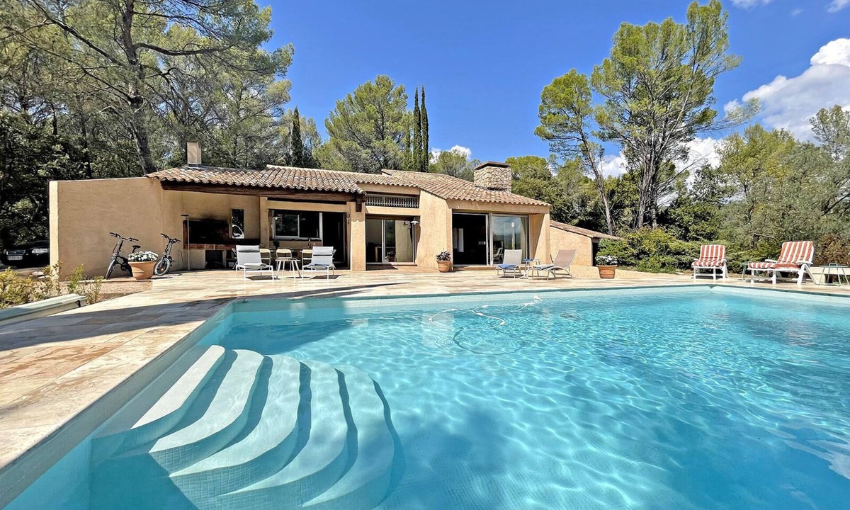 Salernes Villa | Villa San Michele - 70's Experience