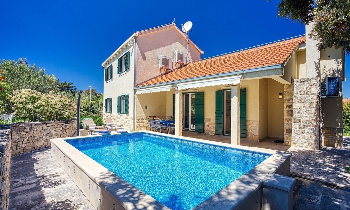 Dracevica Villa | Villa SAN with heated pool, traditional surroundings, 3-bedrooms