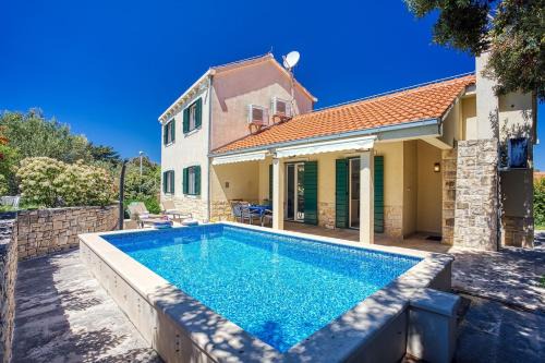 Dracevica Villa | Villa SAN with heated pool, traditional surroundings, 3-bedrooms