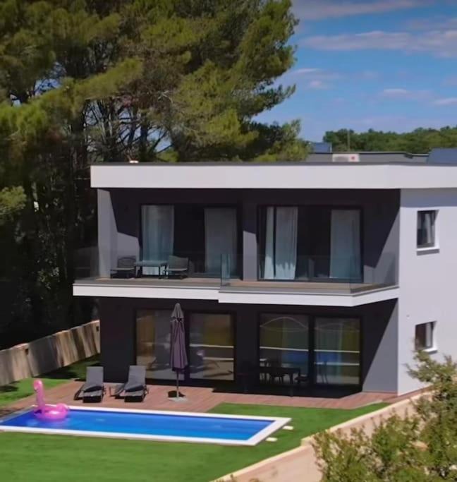 Jursici Villa | Villa Sara