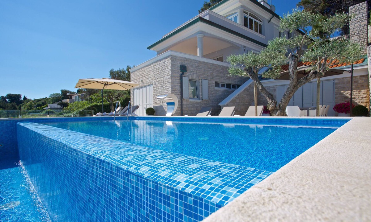 Crveni Vrh Villa | Villa Sarah - Exclusive Beachfront Property