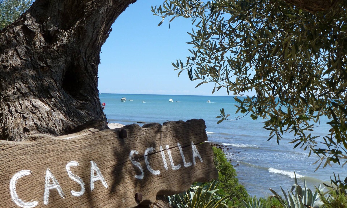 L'Ampolla Villa | VILLA SCILLA, waterfront property with stunning sea views