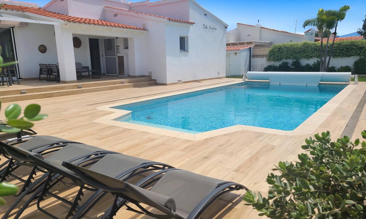 Les Deveses Ski Chalet | Villa SEAESTA on the beachfront, Les Deveses, Denia