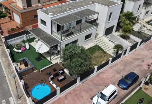 Cunit Villa | Villa Serenità by Prolocal