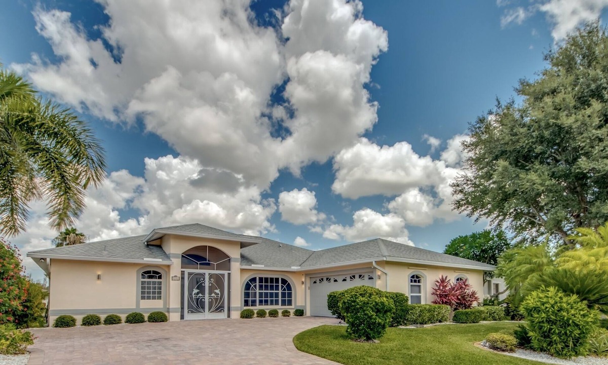 Caloosahatchee Villa | VILLA SERENITY
