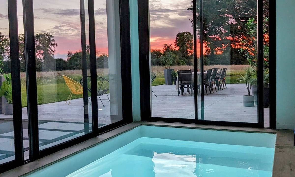 Laille Hotel | Villa Short Cravate