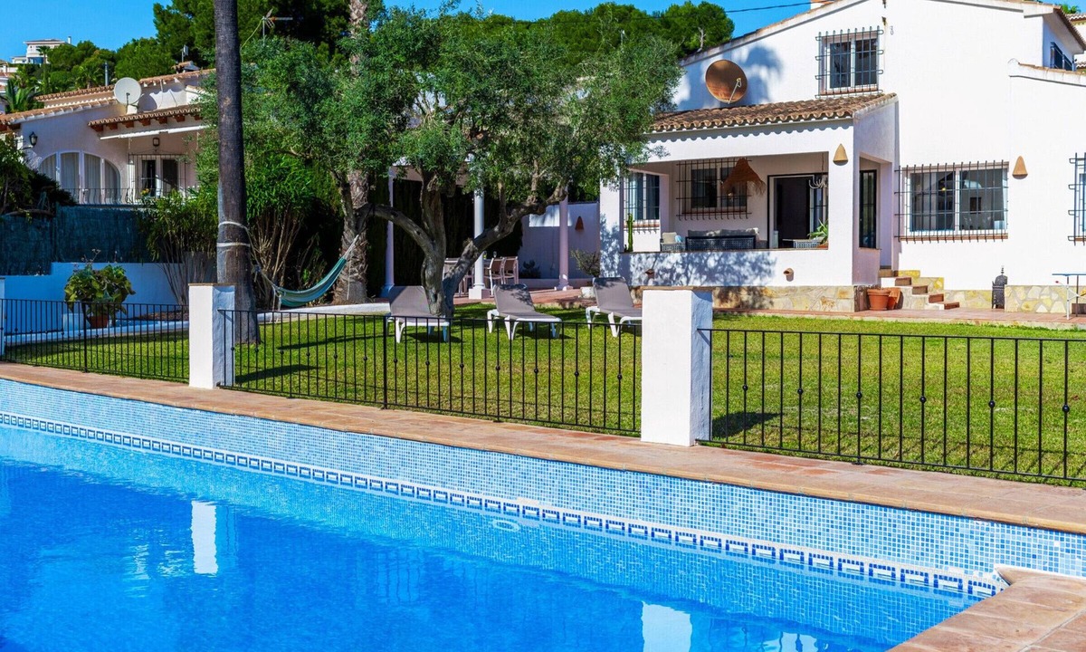 Pinar del Advocat Villa | Villa Siesta - Mediterranean garden and private pool
