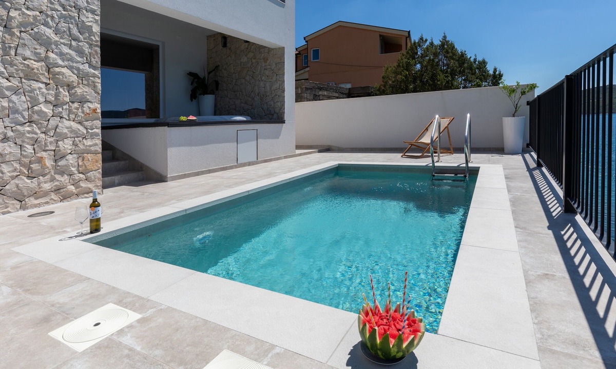 Klek Villa | Villa Simpleza - Six Bedroom Villa with Private Pool and Jacuzzi