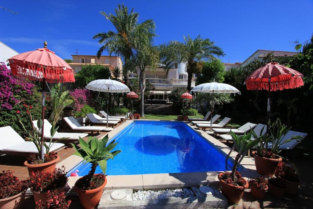 Sitges Villa | Villa Sitges Palm Garden: 5 minutes walking from beach. Amaizing Garden/Outdoor