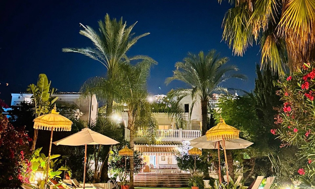 Sitges Villa | Villa Sitges Palm Garden: 5 min walk from beach with tropical garden and pool
