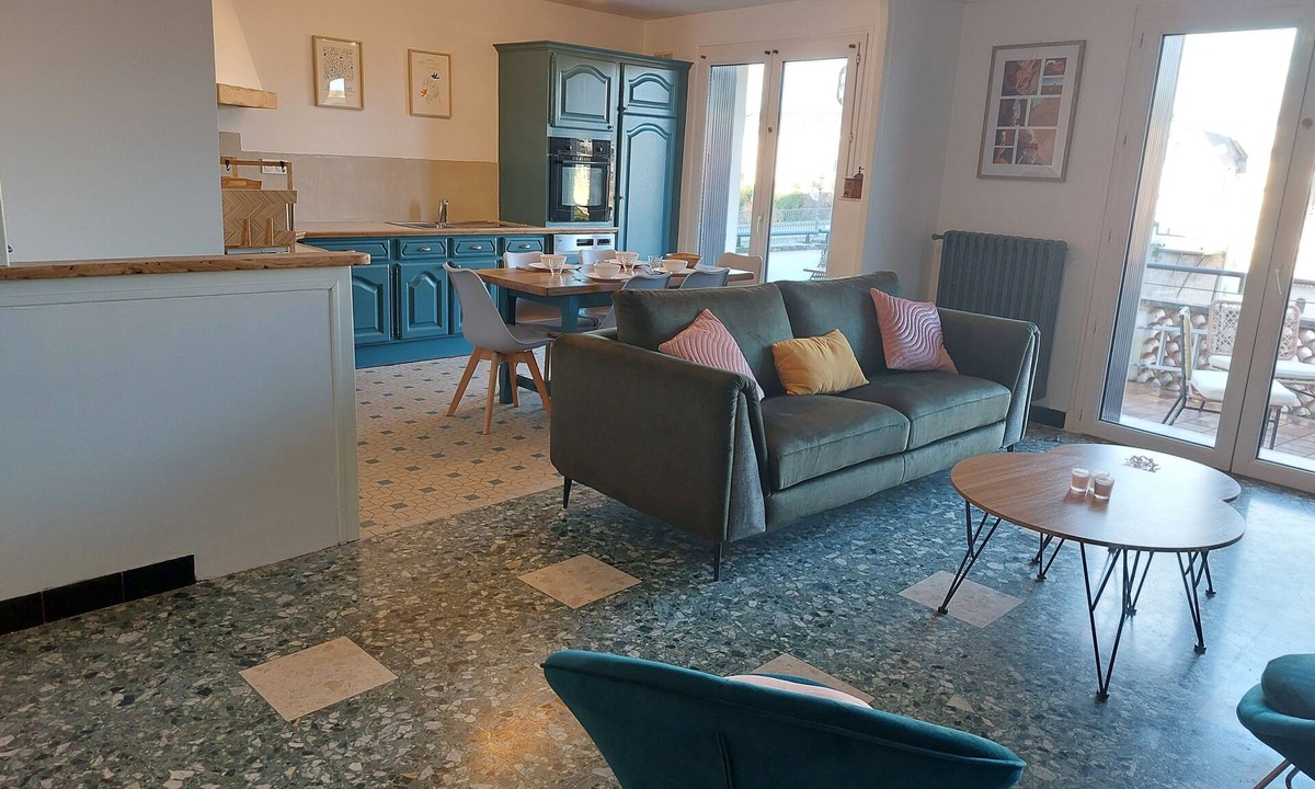 Villeneuve-sur-Lot Apartment | Villa Sixty- terrace apartment, Apartment in the heart of the Bastide with exceptional view.