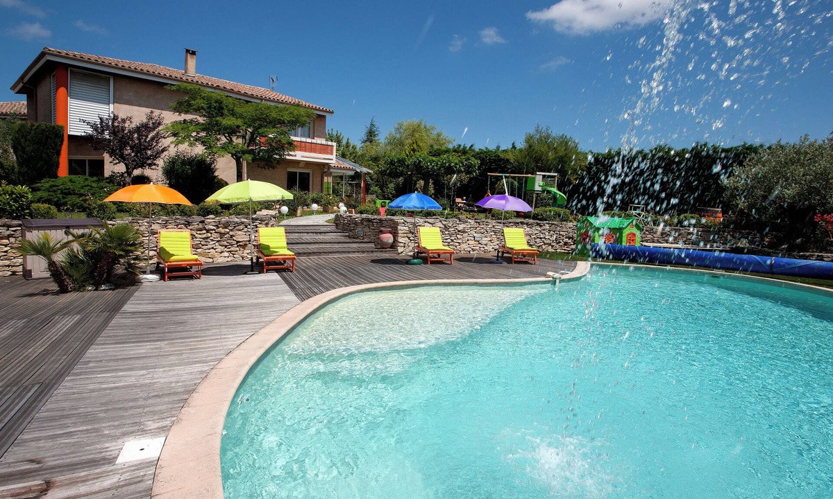 Issel Villa | Villa sleeps 14 with heated pool pets welcome