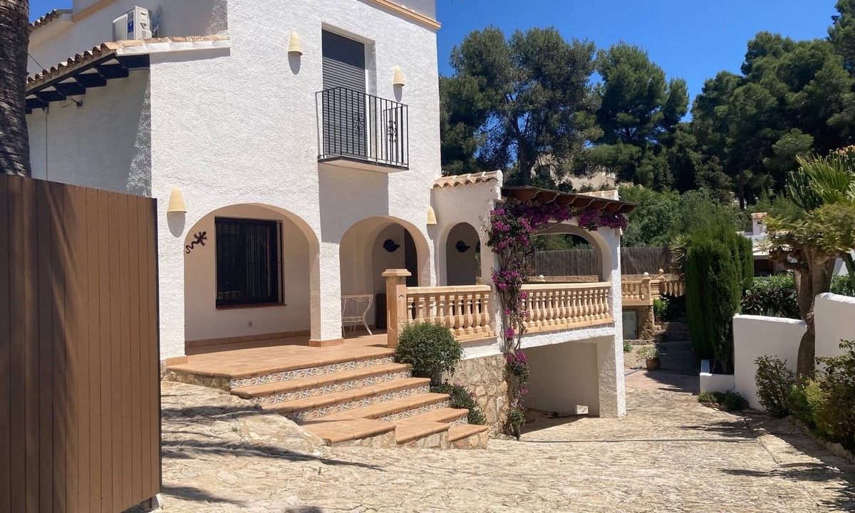 El Portet Villa | Villa, sleeps 8, private pool, 4 min stroll to sandy El Portet beach.