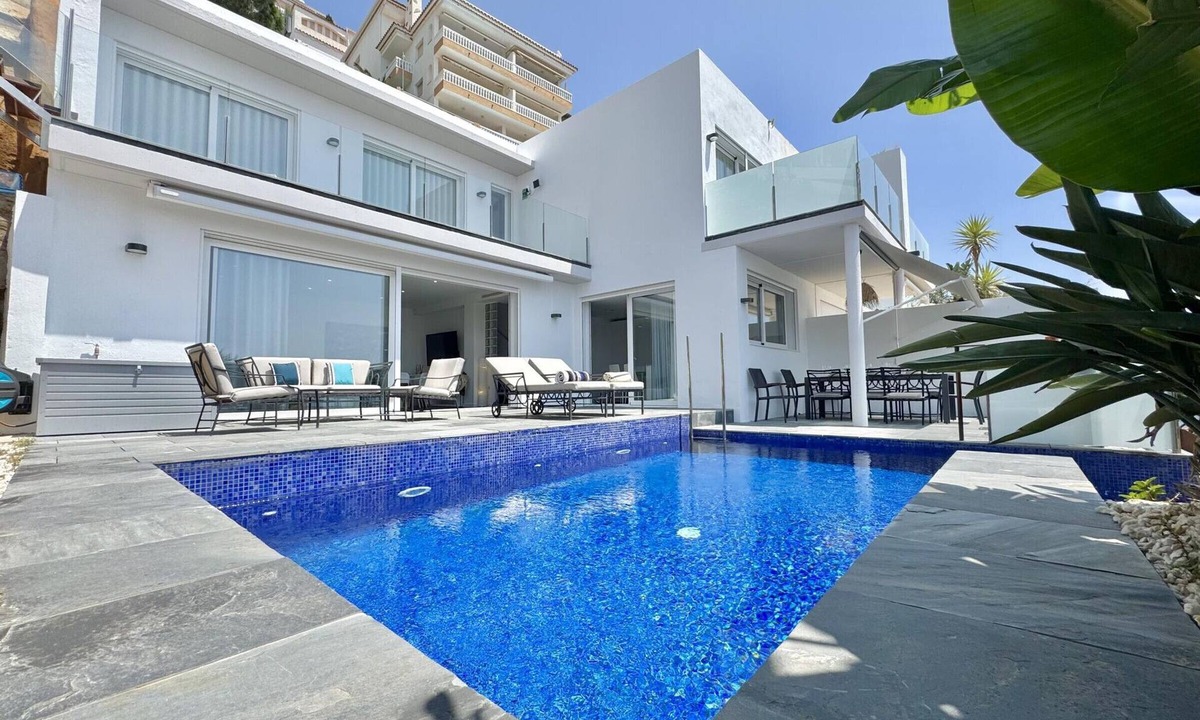 Almadraba-Canyelles Villa | Villa Sol in Canyelles with private pool and Wi-Fi