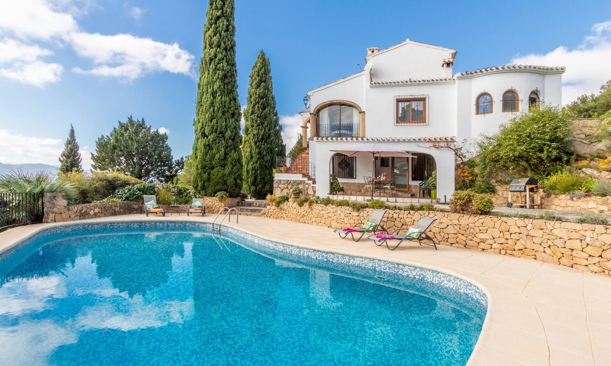 Montgo de Toscamar Villa | Villa "Sol y Luna" with Mountain View, Pool, Terrace, A/C & Wi-Fi
