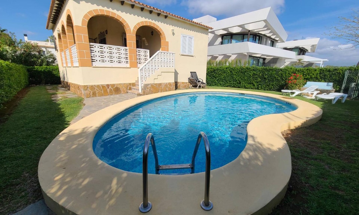 Molinell Ski Chalet | Villa SOL Y MAR on the beach front in Oliva Nova.