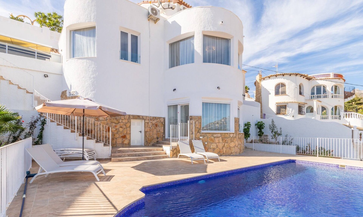 Calpe Villa | Villa 'Sol Y Mar' with Private Pool, Wi-Fi and Air Conditioning