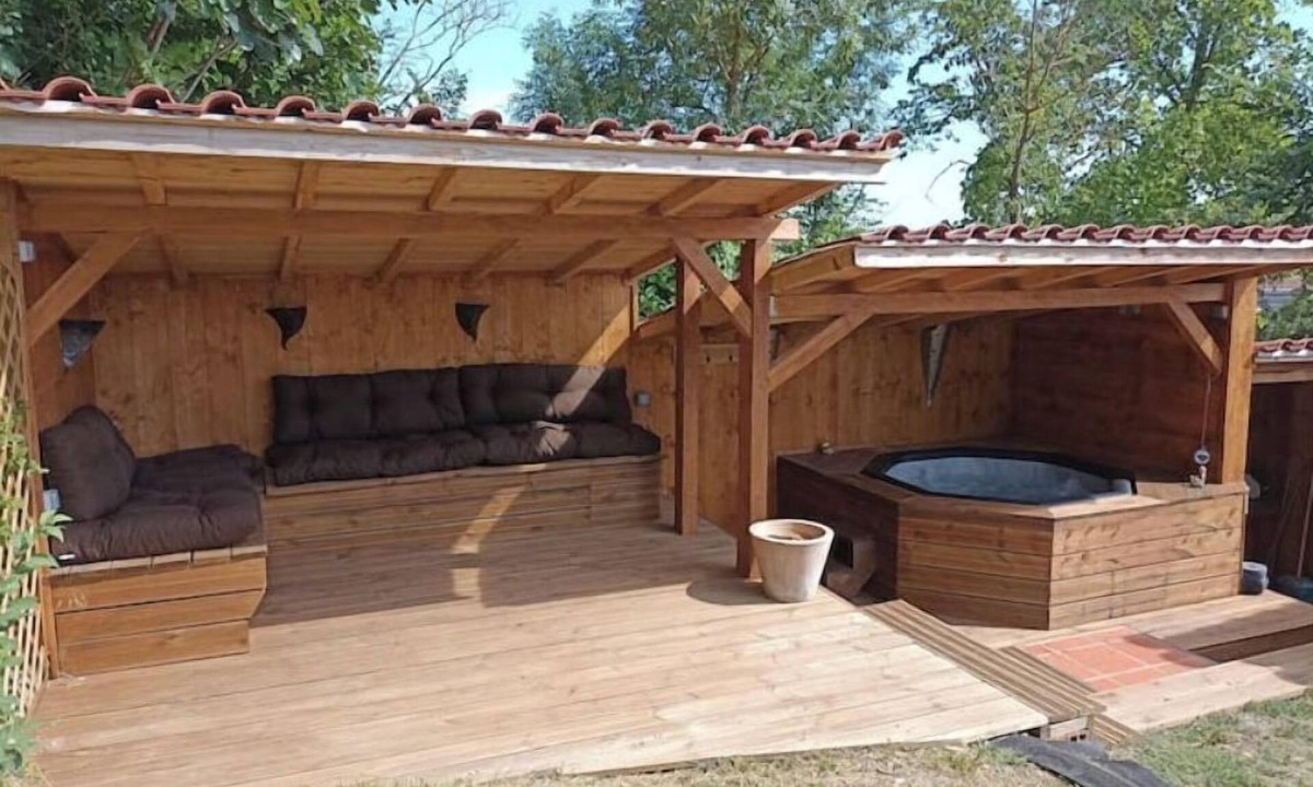 Limoux Villa | Villa spa relaxation in a green setting