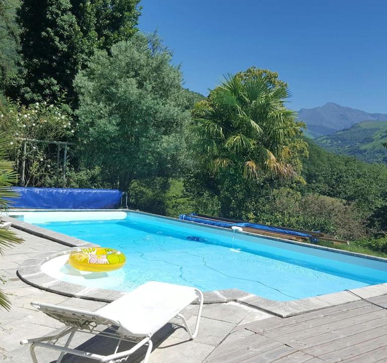 Aspin-en-Lavedan Villa | Villa spacieuse avec piscine à Aspin-en-Lavedan, vue montagne.