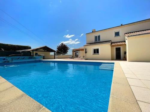 Port-Saint-Pere Villa | villa spacieuse avec piscine, jacuzzi