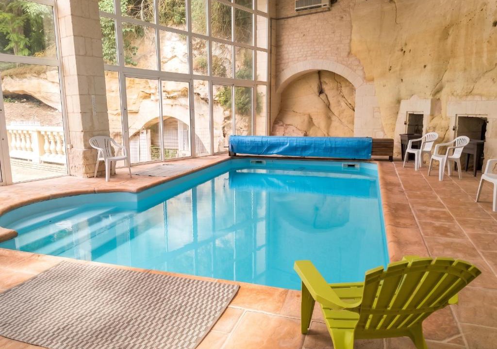 Ranton Villa | Villa spacieuse avec piscine privée à Ranton - 330 m²