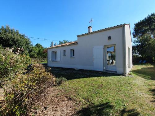 La Faute-sur-Mer House | Villa spacieuse proche plage, 5 pers, jardin privatif - FR-1-476-110