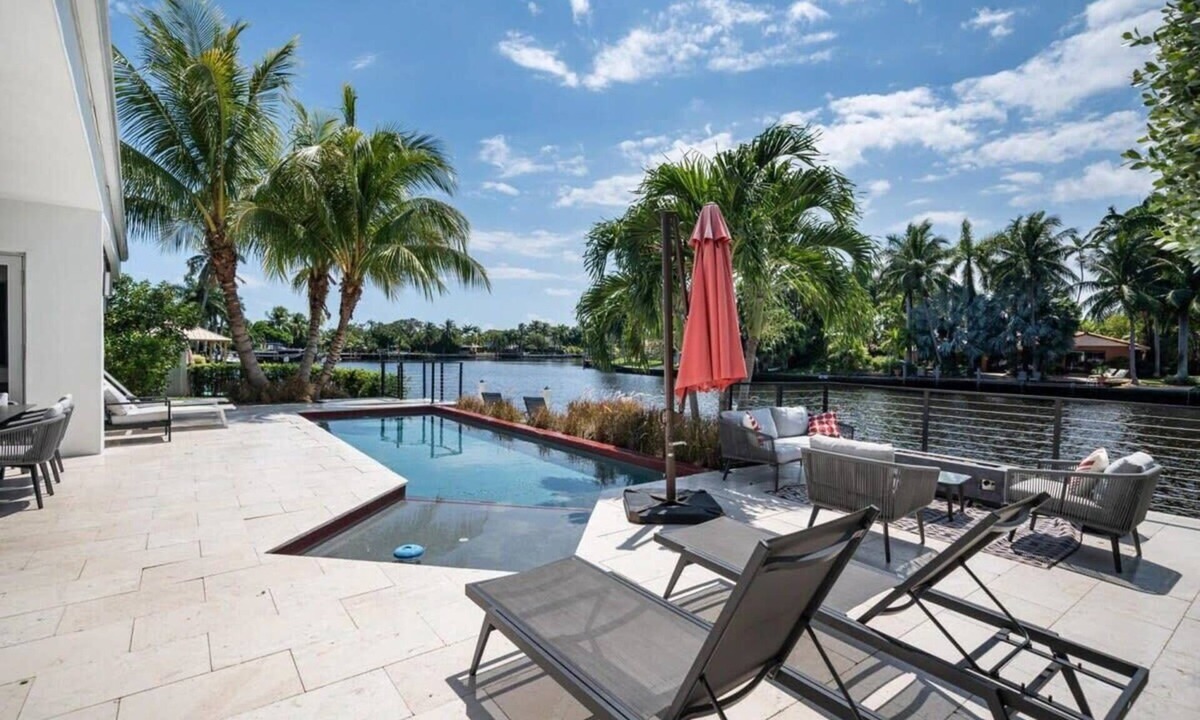 Coral Shores Villa | Villa St Barth Waterfront & Pool